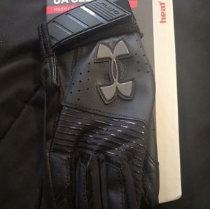 Under armor cleanup baseball batting gloves.